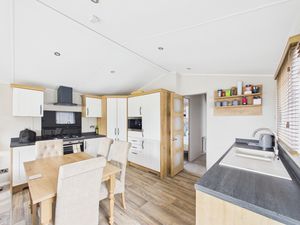 Kitchen/Diner- click for photo gallery